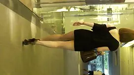 Ibu mengajar anak da ...