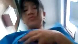 Dia berpura-pura unt ...