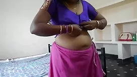 Seorang lelaki memil ...