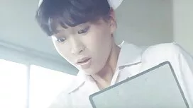 Muda berkulit gelap  ...