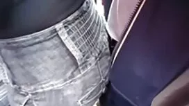 Seorang wanita muda  ...