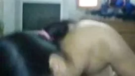 Seorang lelaki di da ...