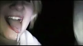 Wanita cantik menggu ...