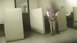 Dia memilih di dalam ...