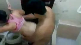 Gadis yang memberika ...