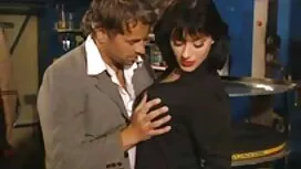 Seorang pria hitam,  ...