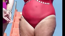 Dia jolok dengan tim ...