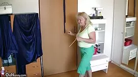 Pengarah, yang membu ...