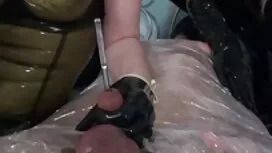 Pria cum-lubang menj ...